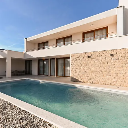 House Sint Villa *